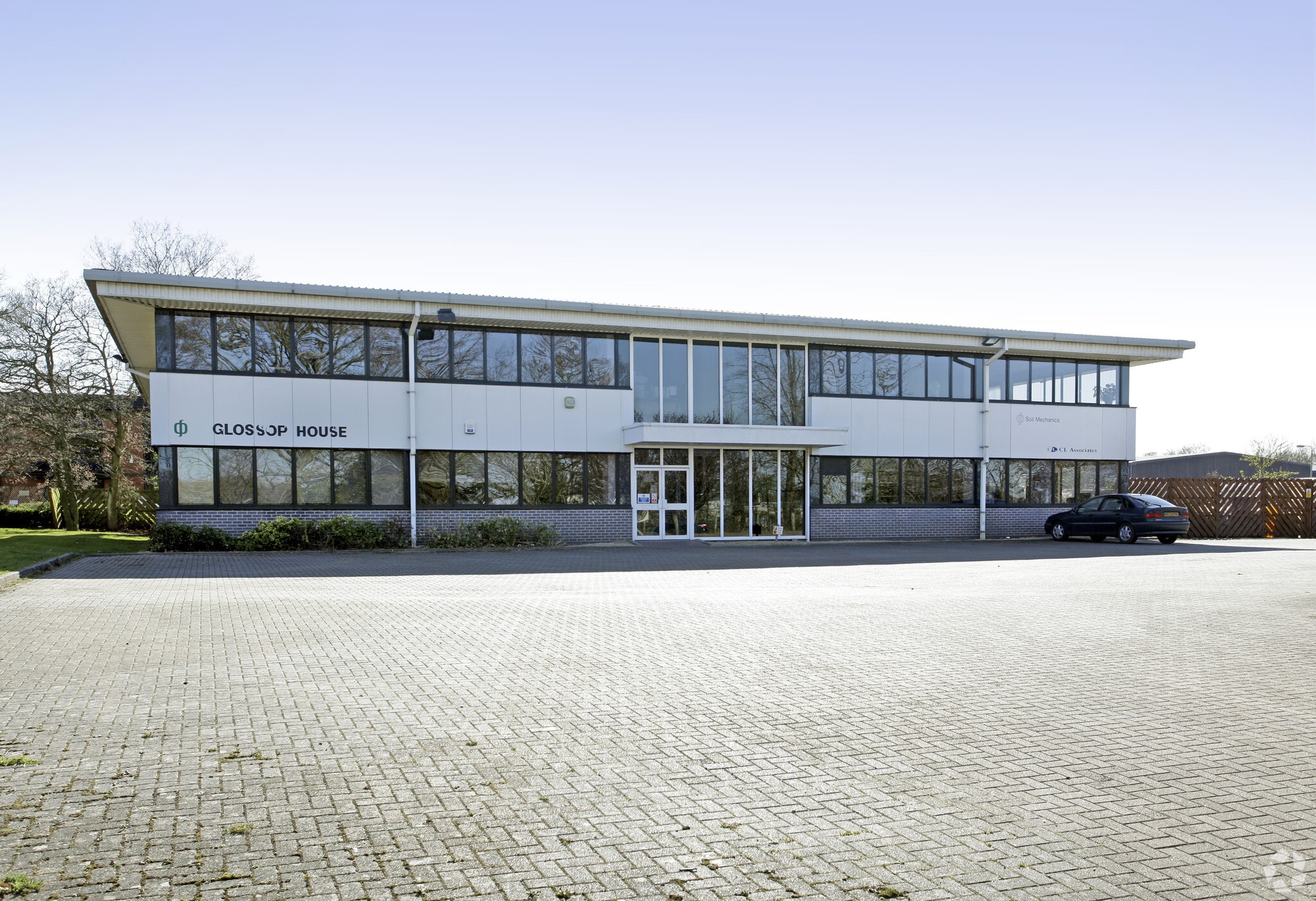 Hogwood Ln, Wokingham for sale Primary Photo- Image 1 of 1