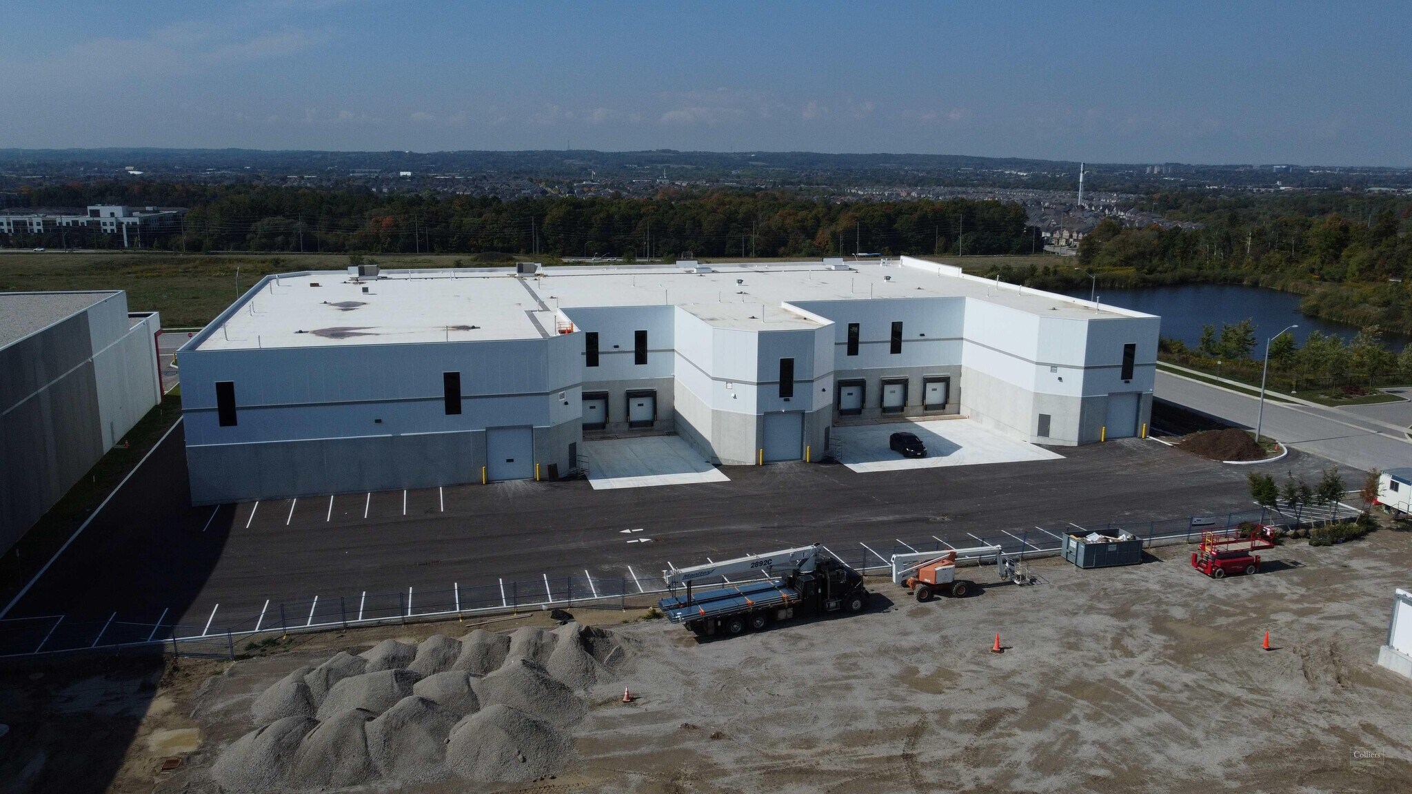 310 Addison Hall Cir, Aurora, ON for lease Building Photo- Image 1 of 1