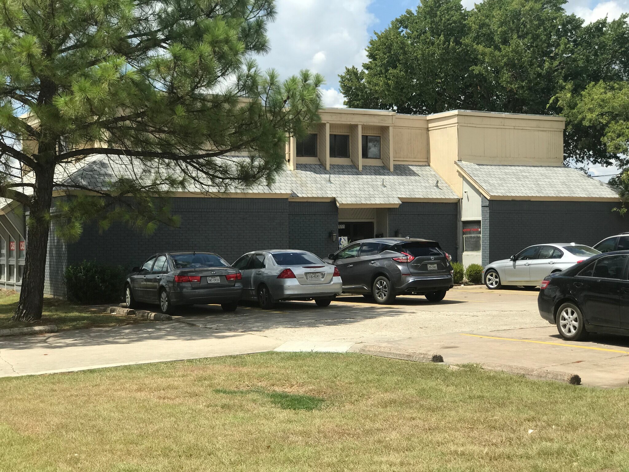 2111 S Collins St, Arlington, TX for lease Building Photo- Image 1 of 6