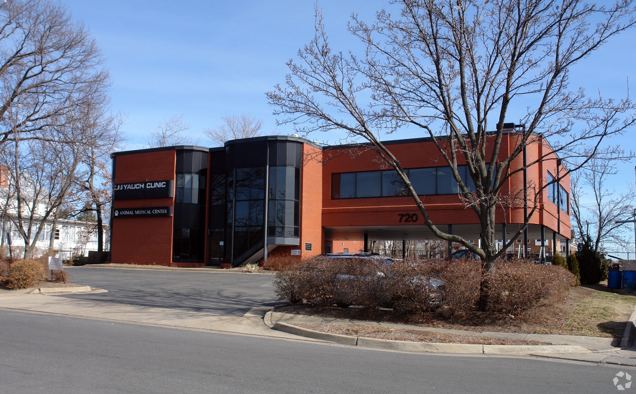 720 Jackson St, Herndon, VA for lease Building Photo- Image 1 of 21