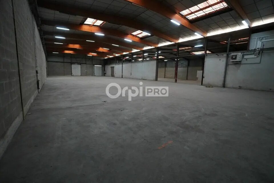 Flex in Quetigny for lease Building Photo- Image 1 of 8