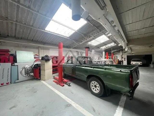 Industrial in Vincennes for sale - Building Photo - Image 3 of 6