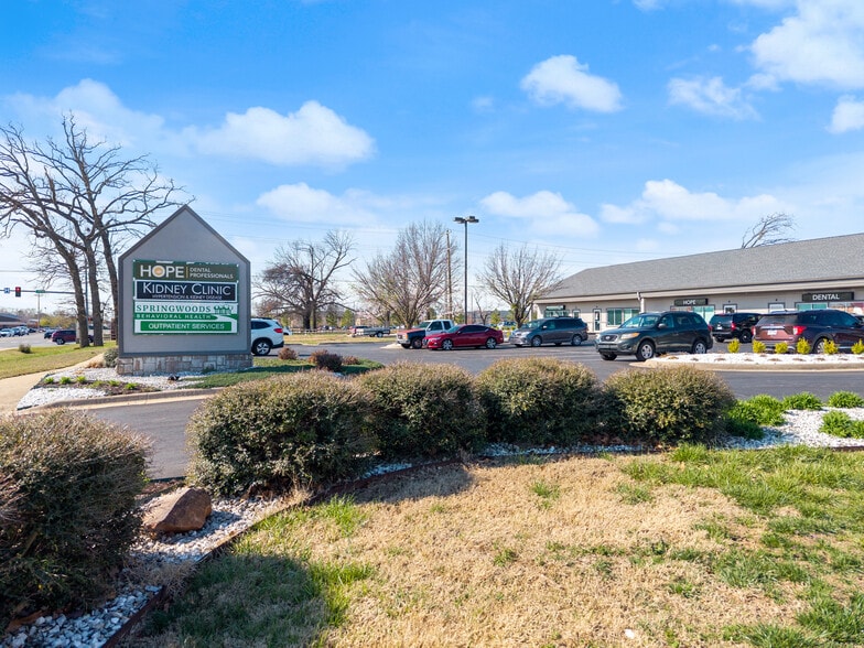 2618 SE J St, Bentonville, AR for lease - Building Photo - Image 2 of 11