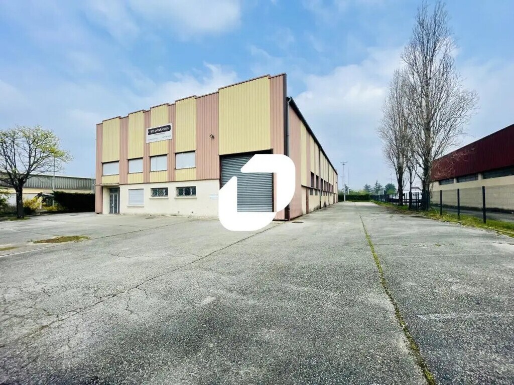 Location Local d'activités 1 350 m² - Photo 1