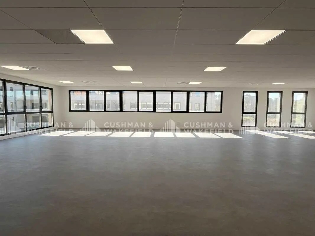 365 Chemin Du Camp De Sarlier, Aubagne for lease Interior Photo- Image 1 of 9