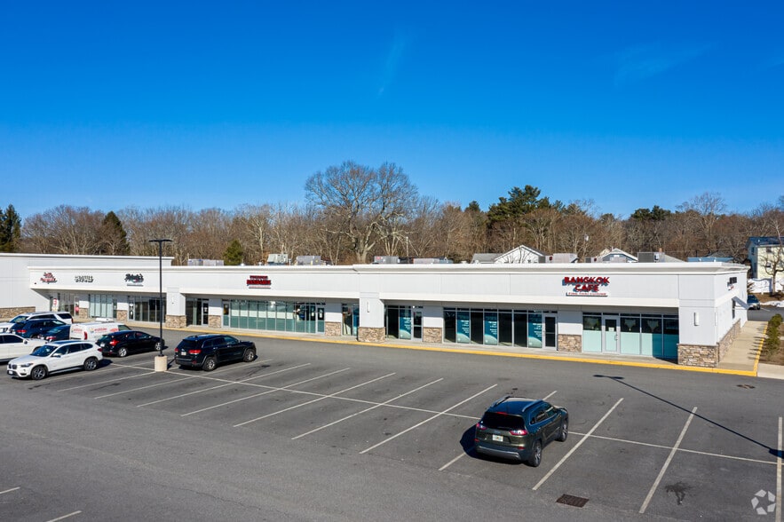 2-10 Foxborough Blvd, Foxboro, MA for lease - Building Photo - Image 2 of 14