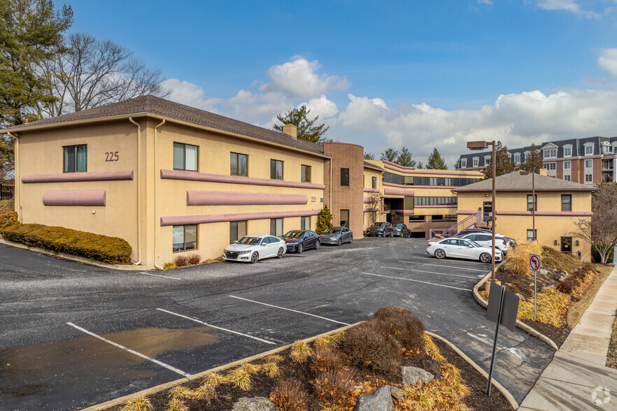 201 N Presidential Blvd, Bala Cynwyd, PA for lease - Building Photo - Image 2 of 5