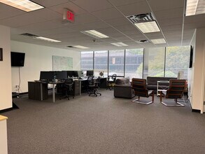 555 Pleasantville Rd, Briarcliff Manor Village, NY for lease Interior Photo- Image 2 of 9