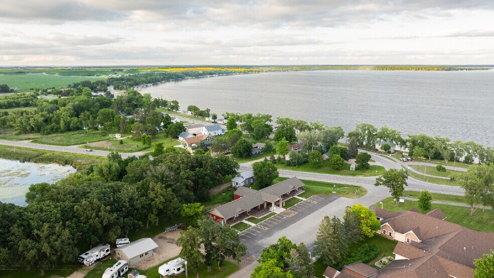 102 Glenhaven Dr, Battle Lake, MN for sale - Building Photo - Image 2 of 46