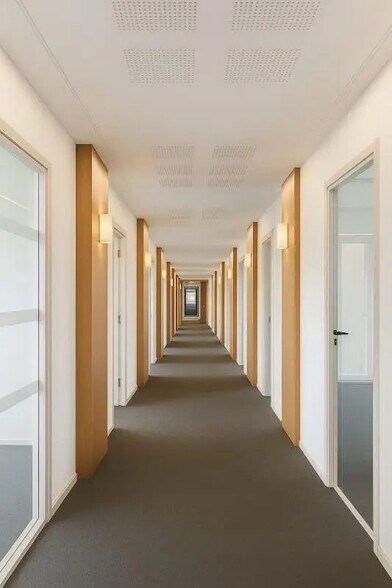 Office in Pau for lease - Lobby - Image 2 of 5