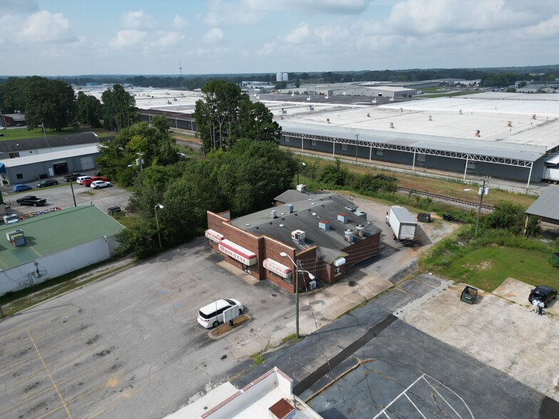 2005 N Locust Ave, Lawrenceburg, TN for sale - Primary Photo - Image 1 of 1