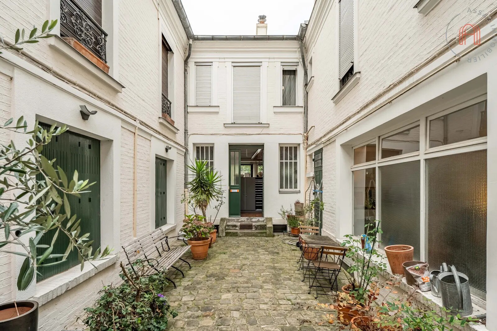 Office in Paris for sale Building Photo- Image 1 of 12