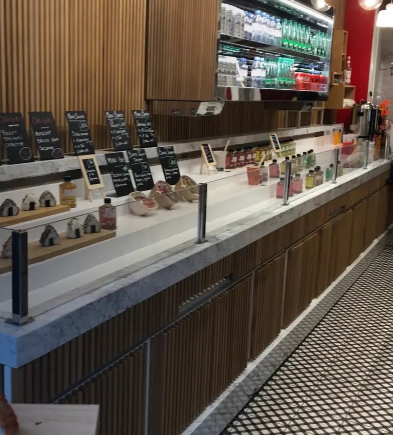 Retail in Paris for lease Interior Photo- Image 1 of 4