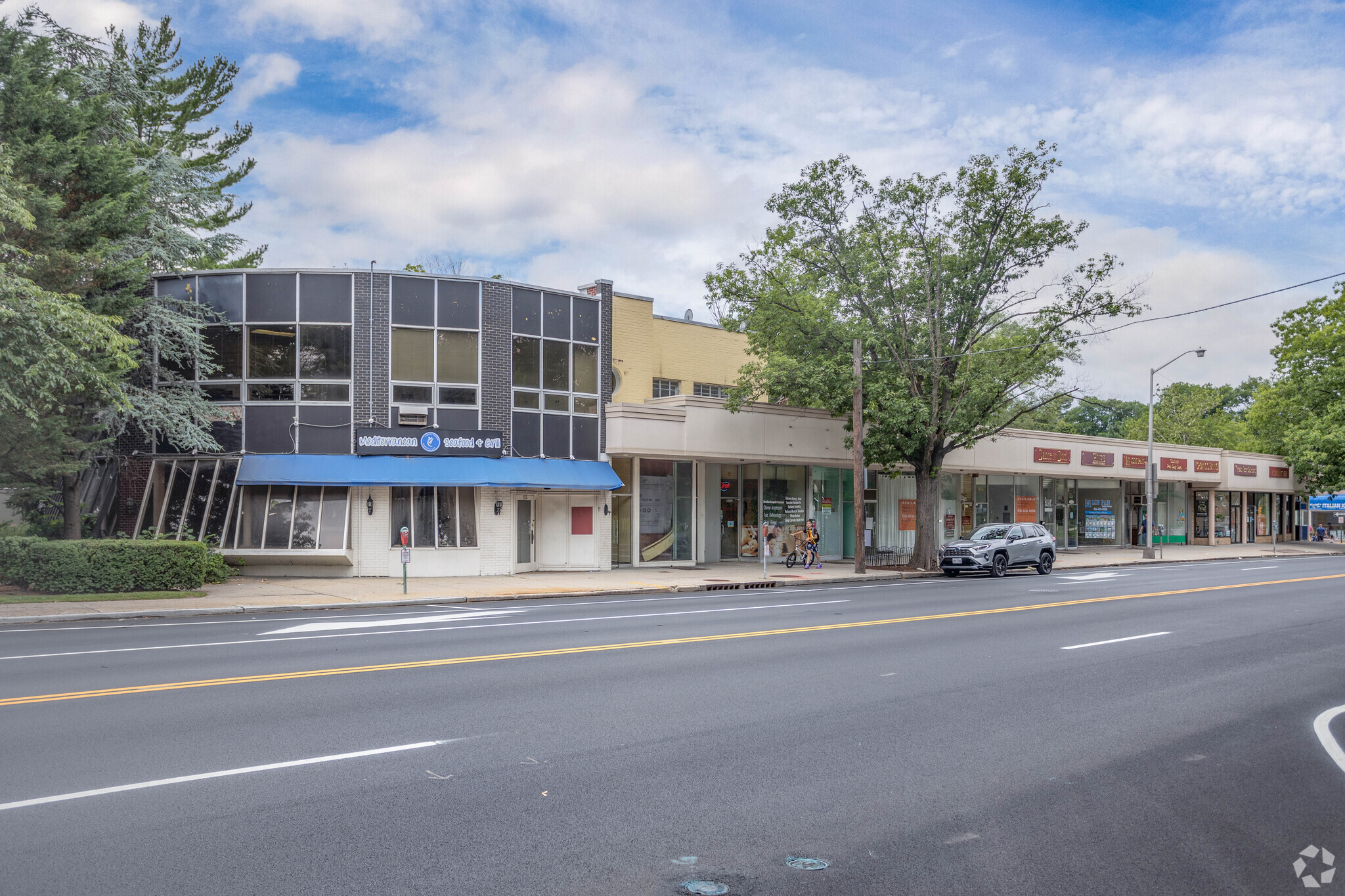 132-150 Middle Neck Rd, Great Neck, NY for lease Building Photo- Image 1 of 5