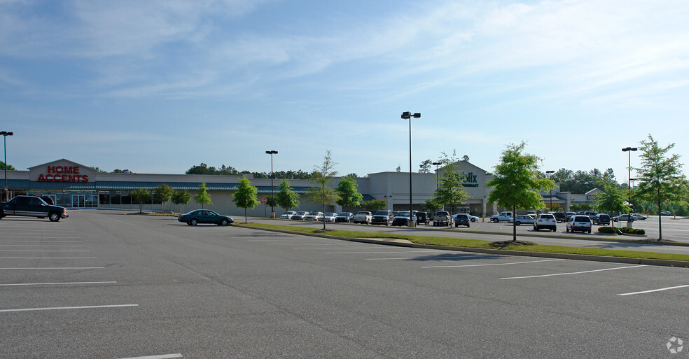 2300-2350 McFarland Blvd, Northport, AL for lease - Building Photo - Image 1 of 6