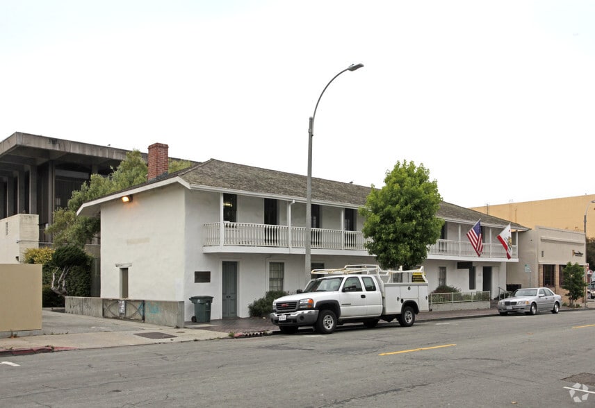 470 Tyler St, Monterey, CA for lease - Primary Photo - Image 1 of 2