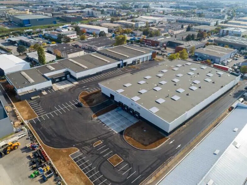 Office in Chassieu for lease - Aerial - Image 2 of 24