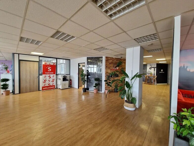 5 Avenue De La République, Paris for lease - Interior Photo - Image 2 of 20