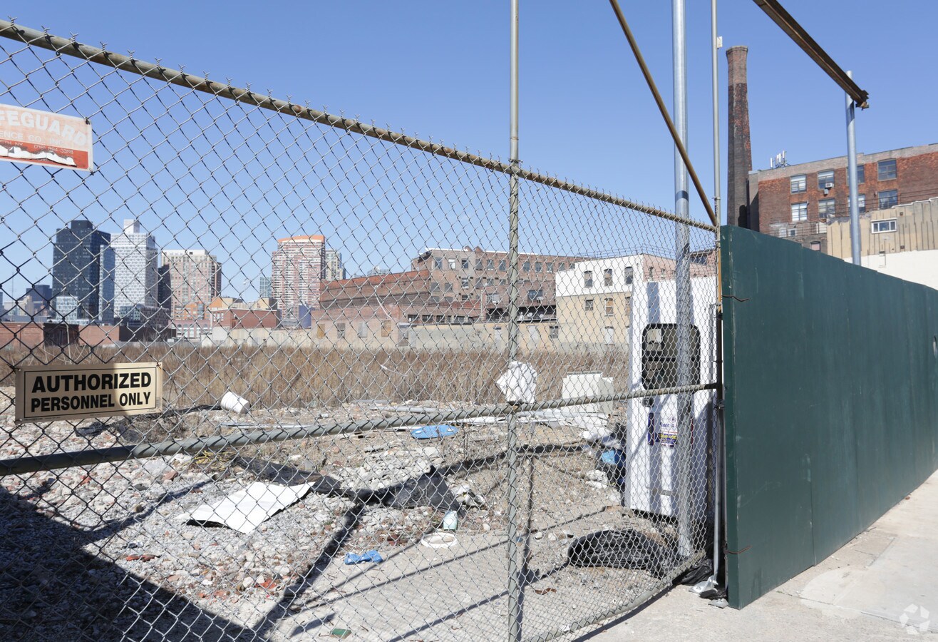 77 Commercial St, Brooklyn, NY 11222 Waterview at Greenpoint natl