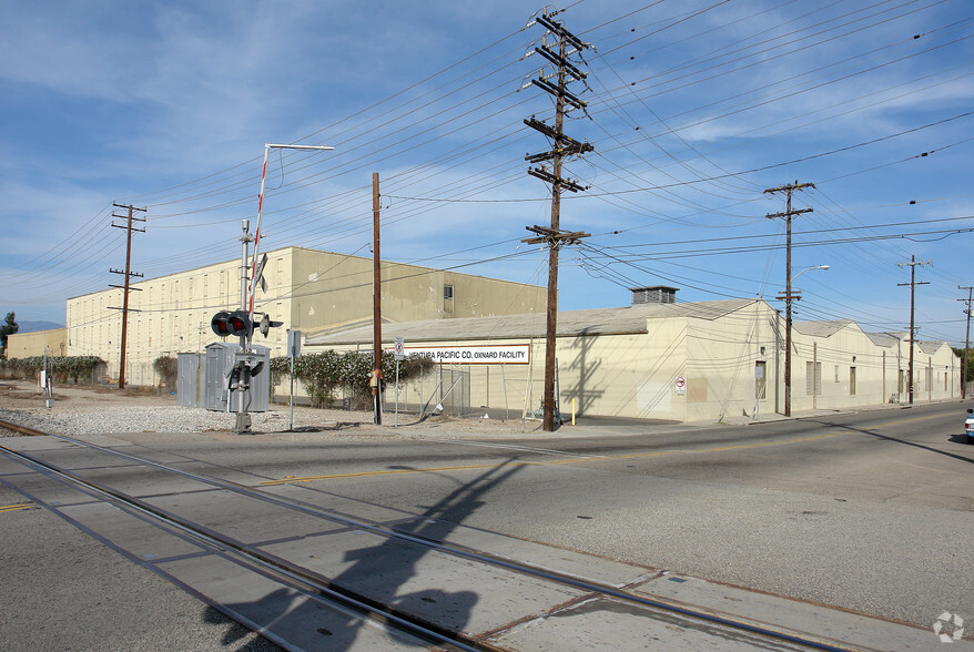 245 E Colonia Rd, Oxnard, CA for lease - Primary Photo - Image 1 of 8