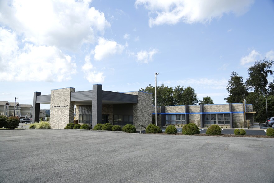 300 Wedgewood Dr, Morgantown, WV for lease - Building Photo - Image 1 of 14
