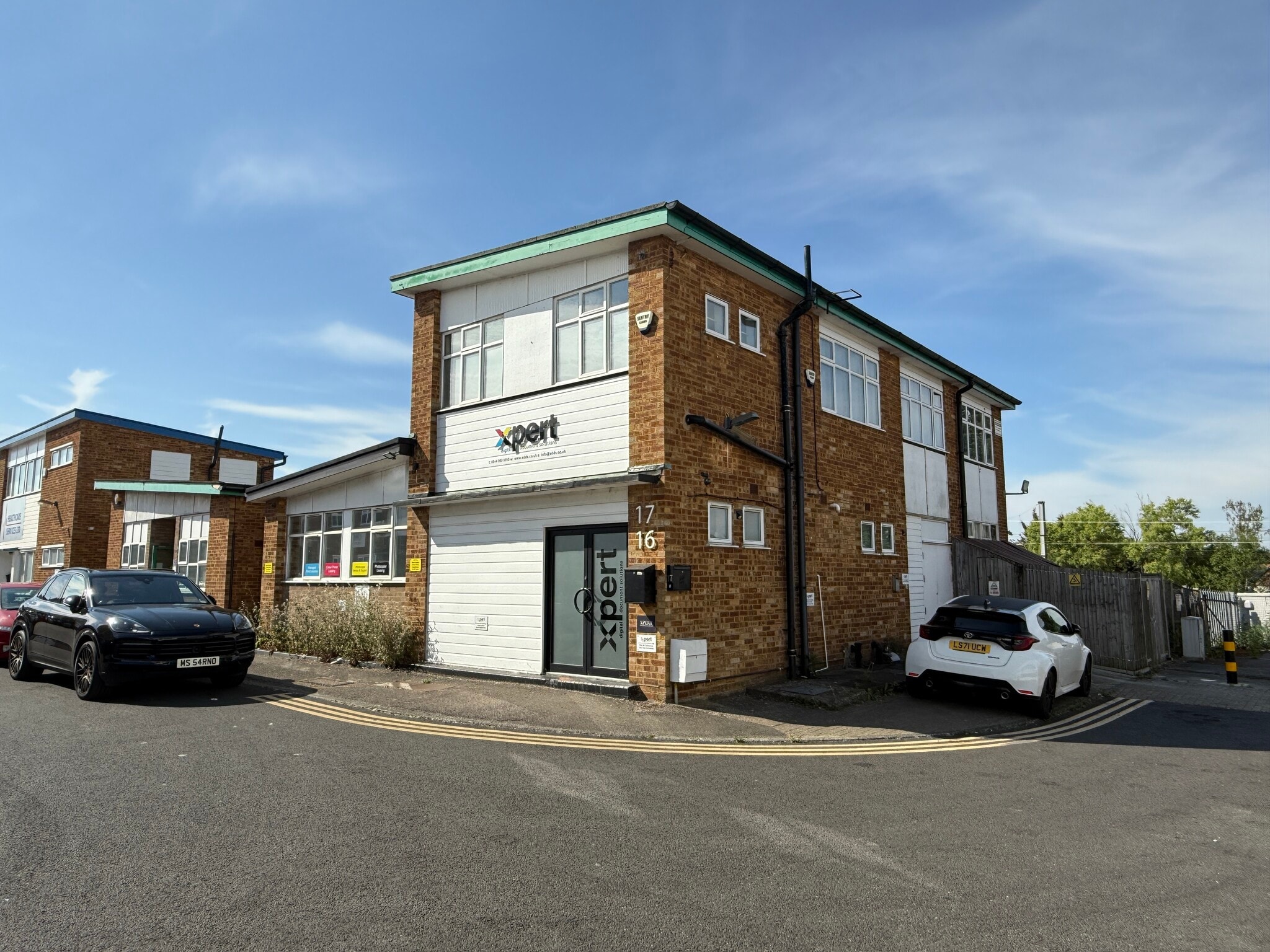 16-17 Station Clos, Potters Bar for sale Building Photo- Image 1 of 11