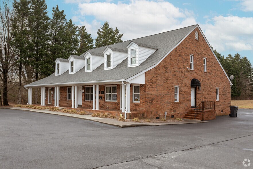 860 Salisbury St, Kernersville, NC 27284