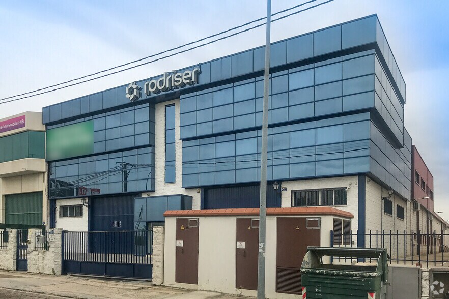 Calle de Hermanos Lumiere, 12, Getafe, Madrid for sale - Building Photo - Image 1 of 9