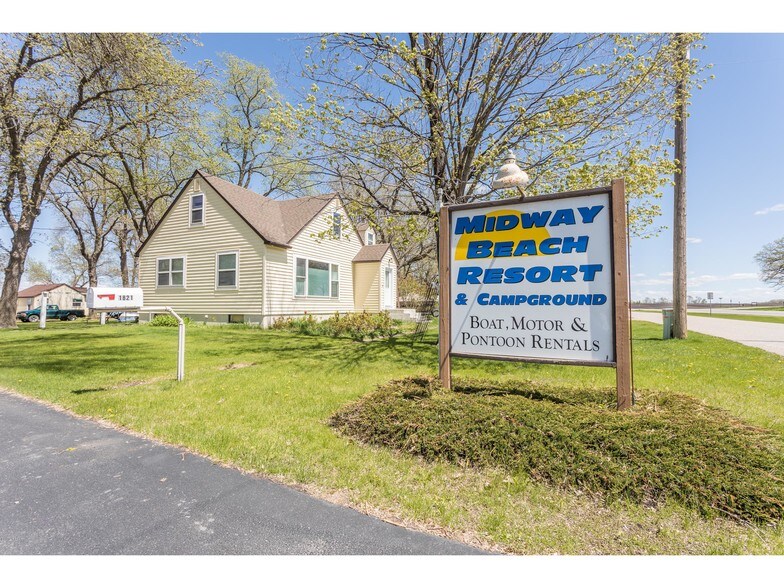 1821 E Lake St, Osakis, MN 56360