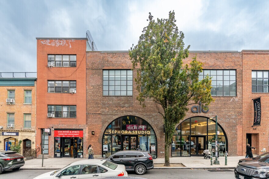 235-241 Bedford Ave, Brooklyn, NY for sale - Primary Photo - Image 1 of 1