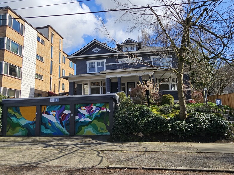 614 Boylston Ave E, Seattle, WA for sale - Building Photo - Image 2 of 24