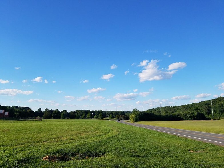 2440 Dug Gap Rd, Dalton, GA for sale - Building Photo - Image 1 of 1