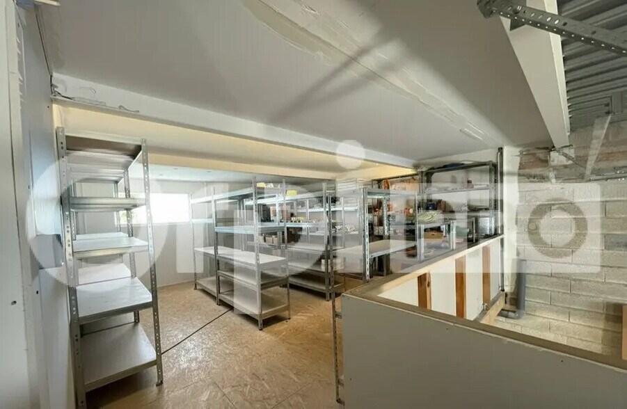 Flex in Neuilly-sur-Marne for sale - Interior Photo - Image 3 of 5