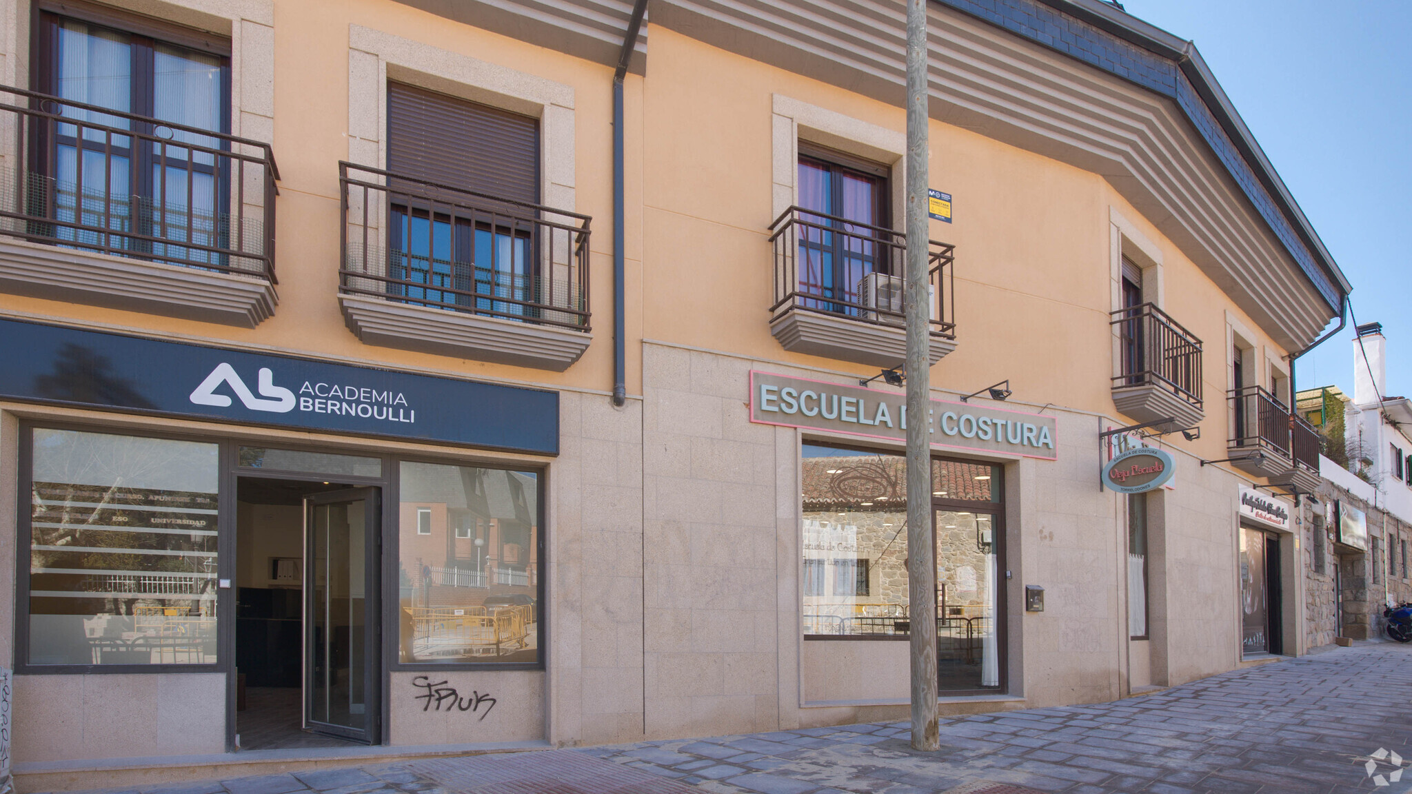 Plaza Epifanio Velasco, 1, Torrelodones, Madrid for lease Interior Photo- Image 1 of 1