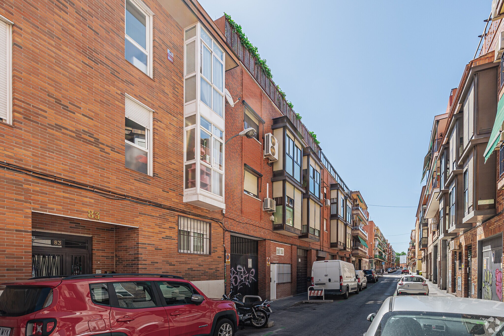 Calle Ferroviarios, 85, Madrid, Madrid for sale Primary Photo- Image 1 of 1