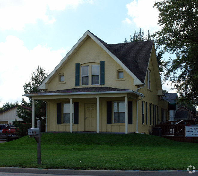 3634 Navarre Ave, Oregon, OH for sale - Primary Photo - Image 1 of 3