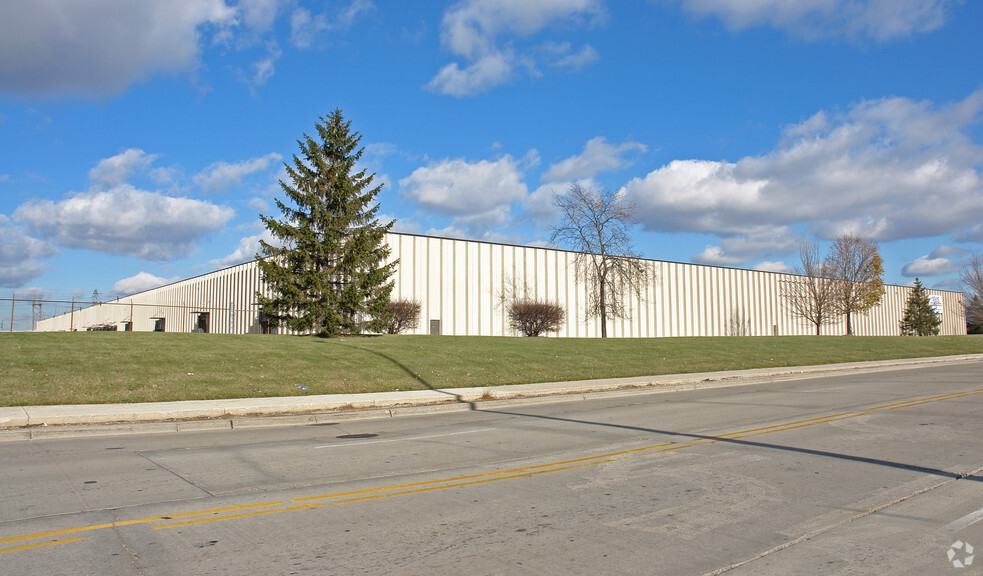 6220 W 73rd St, Bedford Park, IL for lease - Building Photo - Image 1 of 3