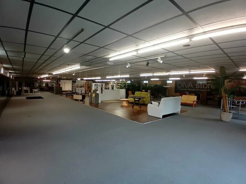 Retail in Épervans for sale - Interior Photo - Image 2 of 4