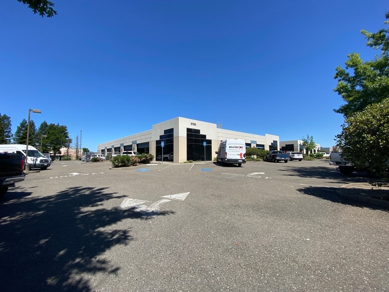 5793 Skylane Blvd, Windsor, CA for lease - Building Photo - Image 3 of 7