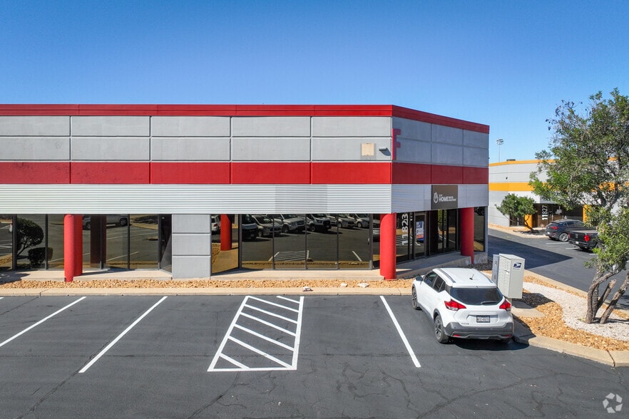 11905-11945 Starcrest Dr, San Antonio, TX for lease - Building Photo - Image 3 of 22