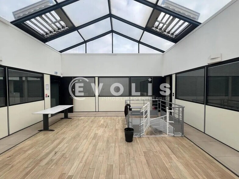 Flex in Villiers-sur-Marne for lease - Interior Photo - Image 2 of 14