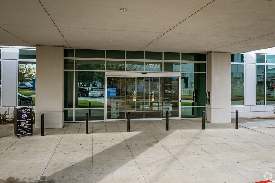17520 W Grand Pkwy S, Sugar Land, TX for lease - Building Photo - Image 3 of 4