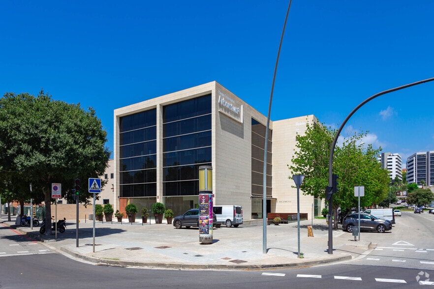 Avinguda de la Fama, 16, Cornellà de Llobregat, Barcelona for lease - Building Photo - Image 2 of 4