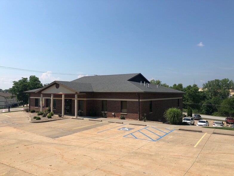 1620 Southridge Dr, Jefferson City, MO for lease - Building Photo - Image 2 of 12