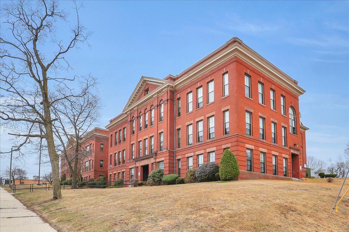 Affordable Housing Portfolio Springfield portfolio of 3 properties for sale on LoopNet.com Building Photo- Image 1 of 16
