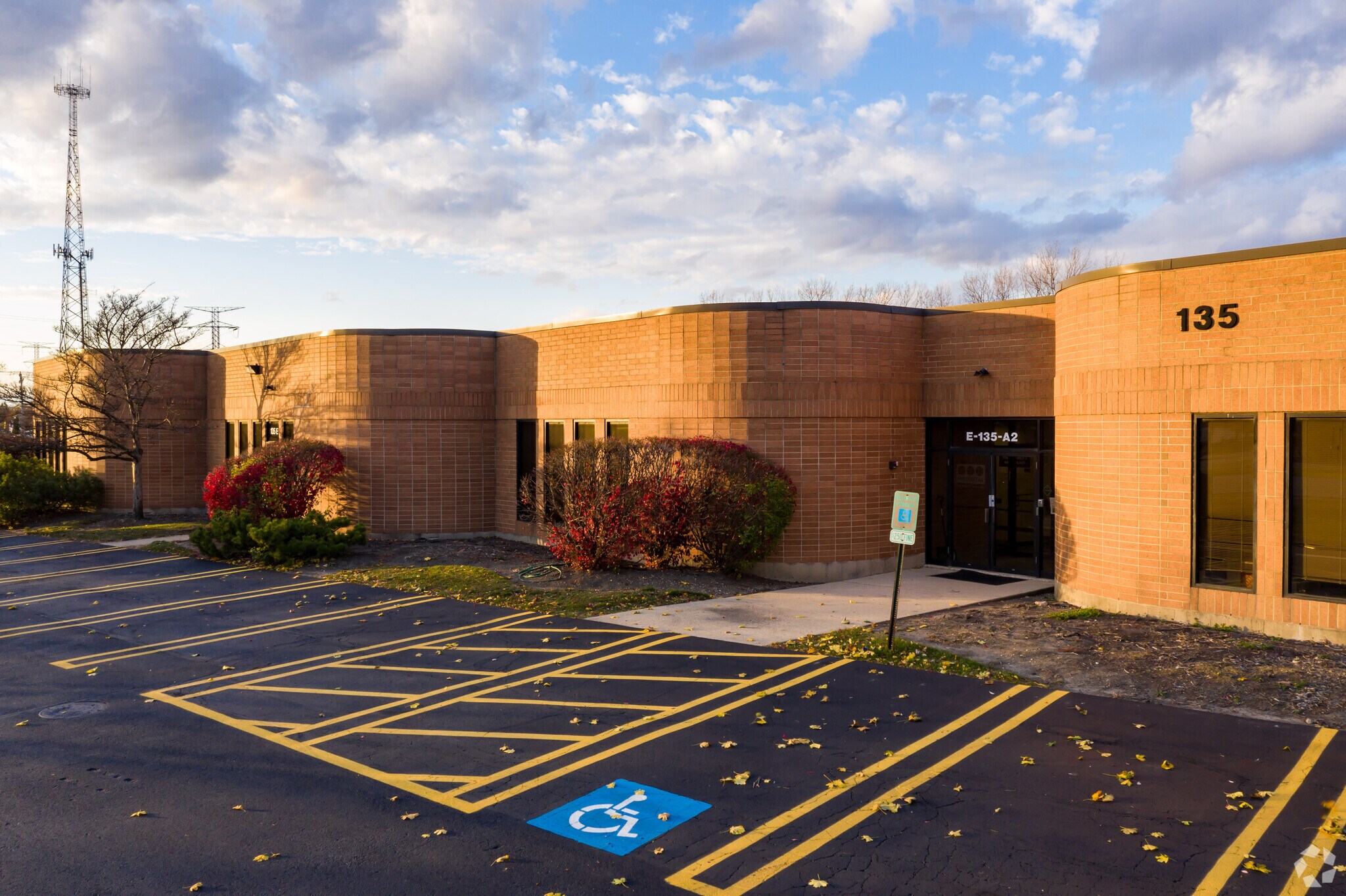 135 E St. Charles Rd, Carol Stream, IL 60188 Flex for Lease