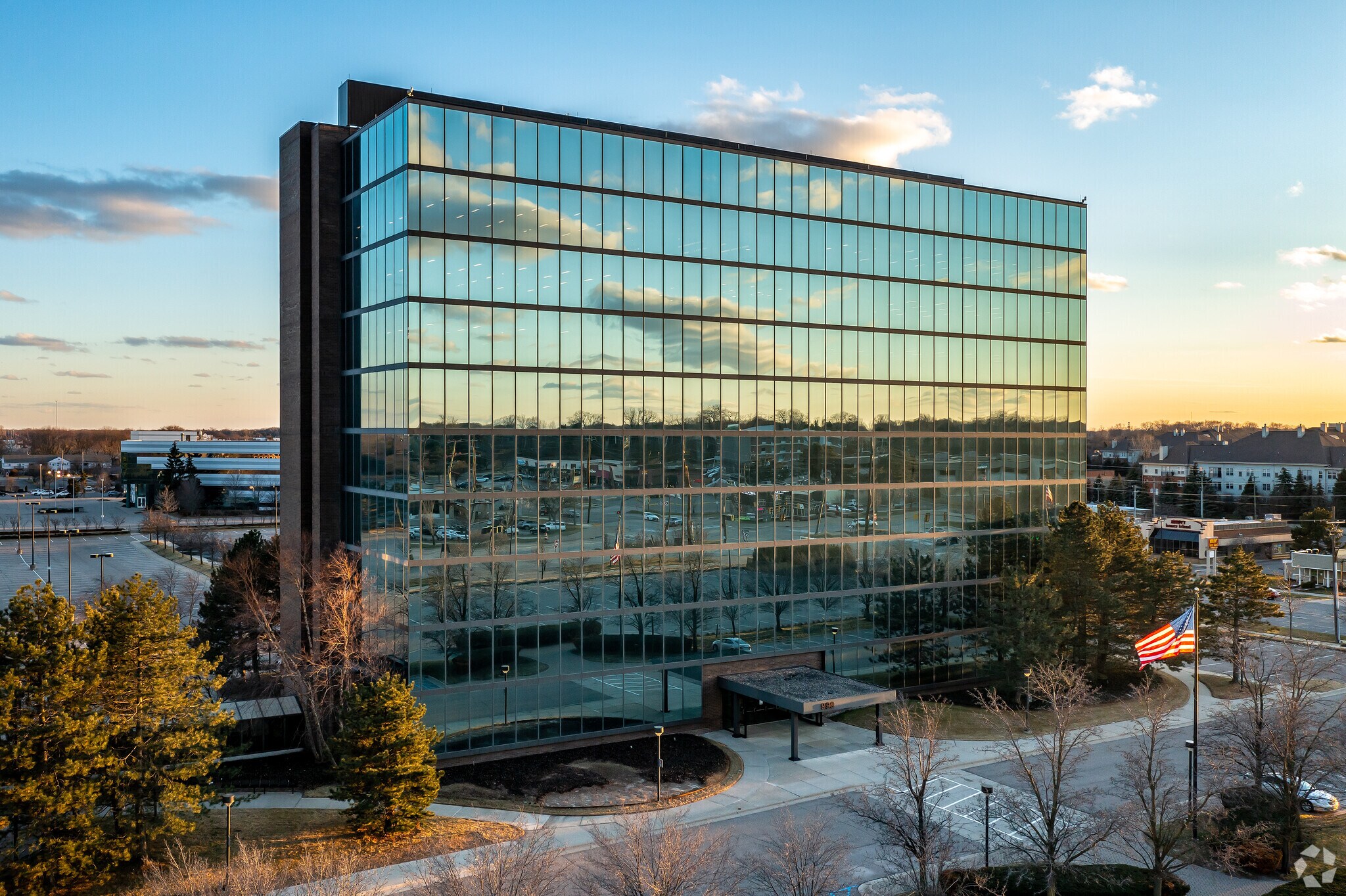 999 W Big Beaver Rd, Troy, MI for lease Building Photo- Image 1 of 17