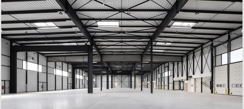 Rue Du Commandant Rolland, Le Bourget for lease - Building Photo - Image 3 of 5