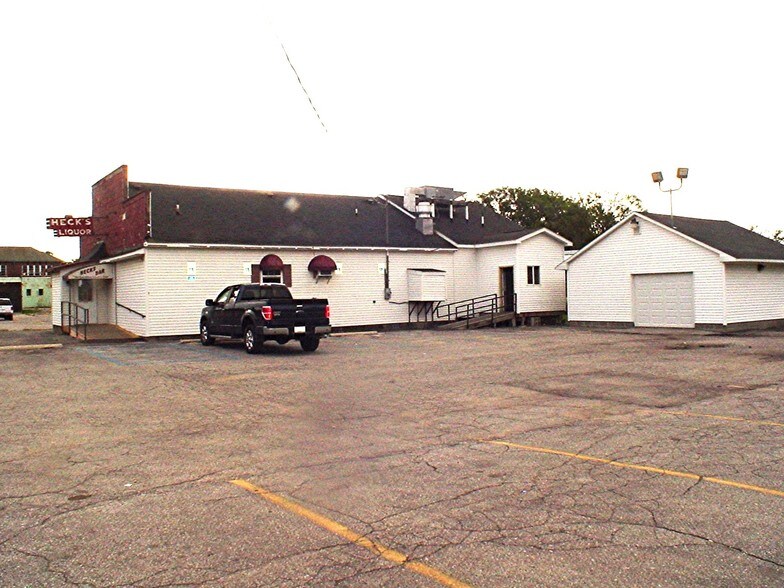 555 Shattuck Rd, Saginaw, MI 48604