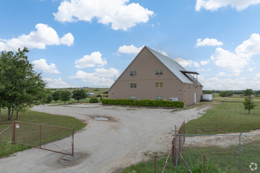 2502 County Road 4421, Rhome, TX for lease - Building Photo - Image 2 of 21